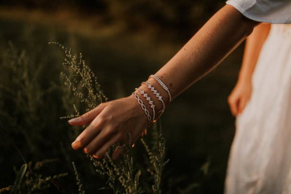 Tragebild Lunavit MaLunavit filigranes Magnetarmband Lady Line mit Zirkonia für exklusive und moderne Styles.gnet-Armband Twin