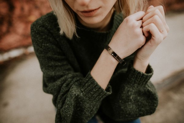 Lunavit Damen Magnetarmband aus Silikon für sportliche und coole Looks